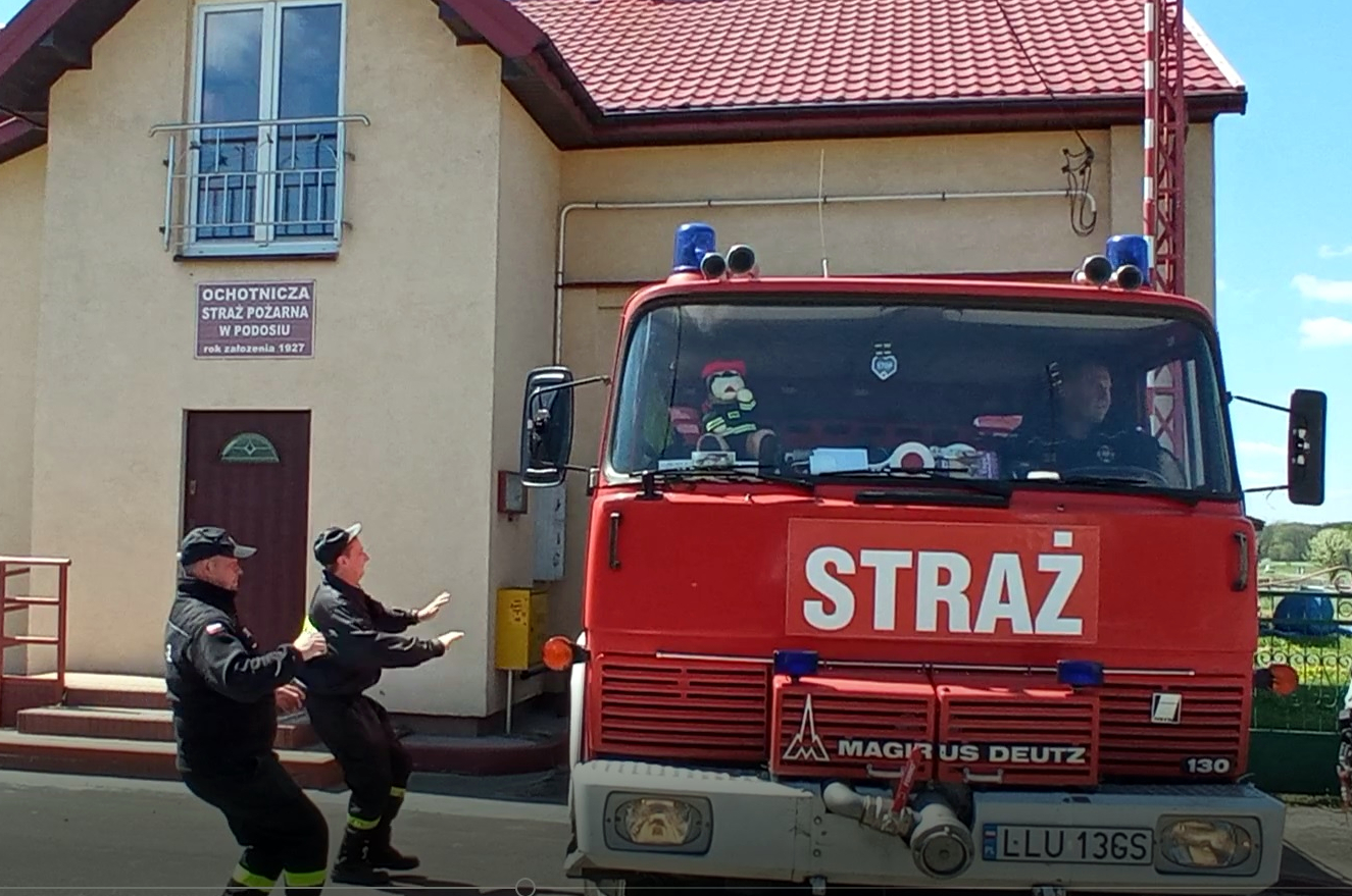 KRZYWDA Cała parafia pomagała w zbiórce na wóz dla strażaków (WIDEO)  - Zdjęcie główne