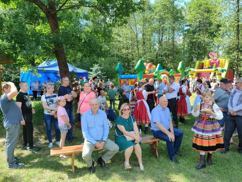 GMINA ŁUKÓW Gminny Dzień Dziecka w Klimkach (ZDJĘCIA). Bawiły się całe rodziny!  - Zdjęcie główne