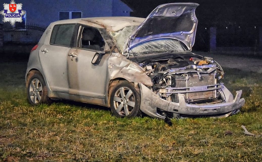 POW.ŁUKOWSKI. Auto dachowało kilka razy. Kierowca nie żyje  - Zdjęcie główne