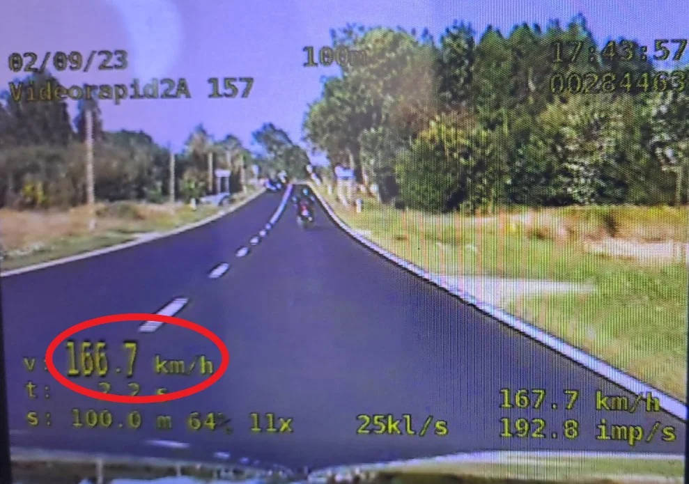 Motocyklista pędził 166 km/h. 30-latek nie miał prawa jazdy i wyobraźni - Zdjęcie główne