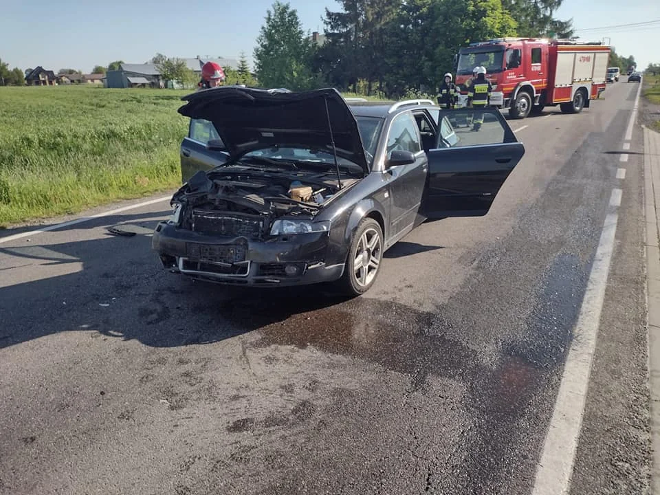 Kraksa w Dębowicy, skasowane dwa auta - Zdjęcie główne