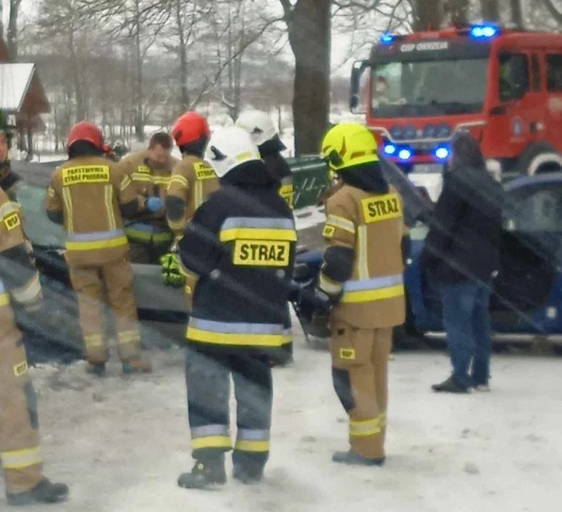 Powiat łukowski. Dwie osoby ranne po zderzeniu dwóch aut - Zdjęcie główne