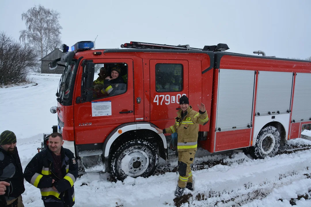 Strażacy z trzech jednostek ćwiczyli jazdę w warunkach ekstremalnych (ZDJĘCIA) - Zdjęcie główne