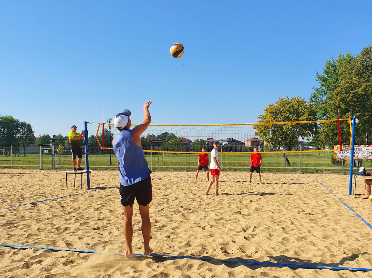 12 drużyn rywalizowało w siatkówce plażowej - Zdjęcie główne