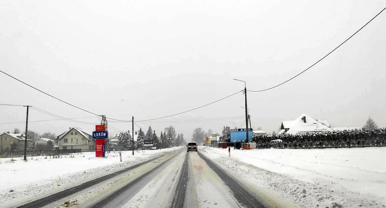 Kto odśnieża konkretne ulice w Łukowie? Zobacz do kogo dzwonić z uwagami. - Zdjęcie główne