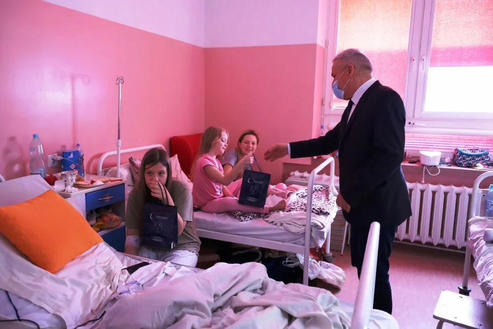 Przedświąteczne odwiedziny u małych pacjentów łukowskiego szpitala - Zdjęcie główne
