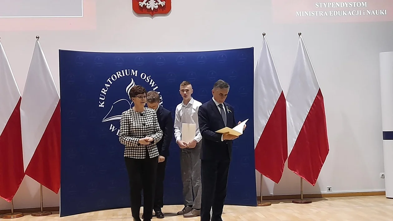 Stypendyści ze Stoczka Łukowskiego  odebrali dyplomy w Urzędzie Wojewódzkim - Zdjęcie główne