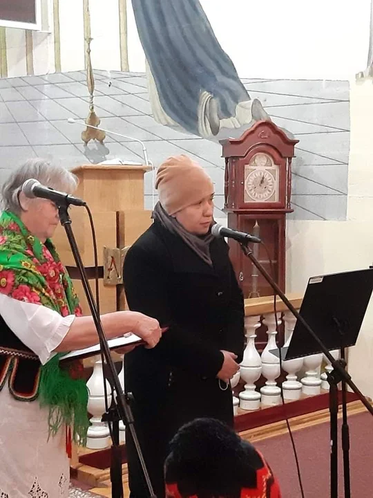 Wykonawcy zaśpiewali kolędy i pastorałki. 