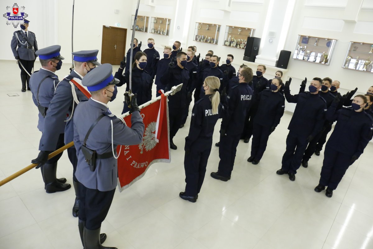 Lublin: Ponad 20 nowych policjantów złożyło uroczyste ślubowanie [GALERIA] - Zdjęcie główne