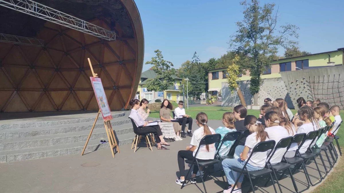 Adamów: Plac Niedźwiedzi rozbrzmiał tekstami z "Kordiana" [Video, foto] - Zdjęcie główne