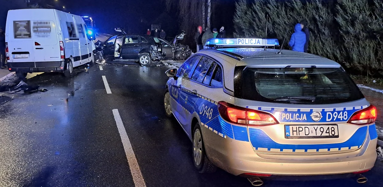 Wypadek na ul. Świderskiej w Łukowie. Jeden z kierowców był pijany, dwóch poszkodowanych w stanie ciężkim - Zdjęcie główne