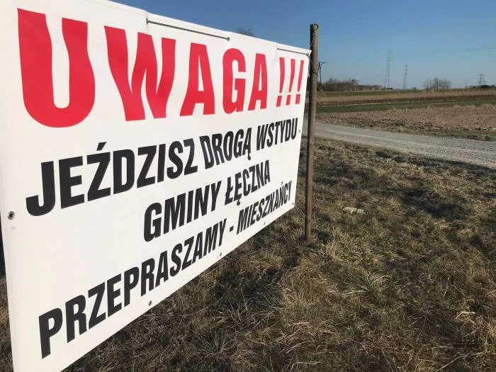 Gmina Łęczna: Jedziesz drogą wstydu, przepraszamy - Zdjęcie główne