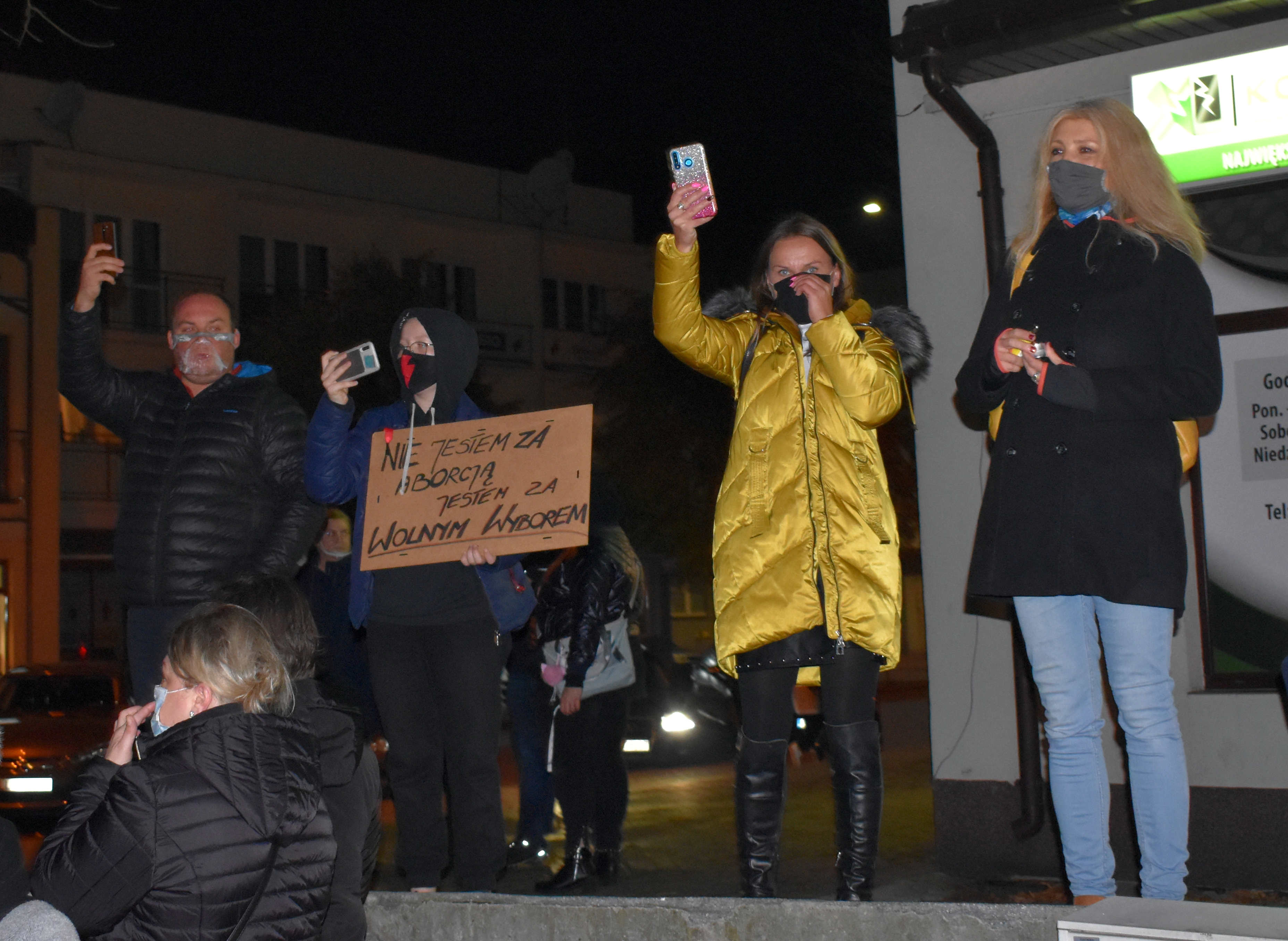 Czarny protest w Łukowie. Wściekłe kobiety skandowały: Je..ać PiS - Zdjęcie główne