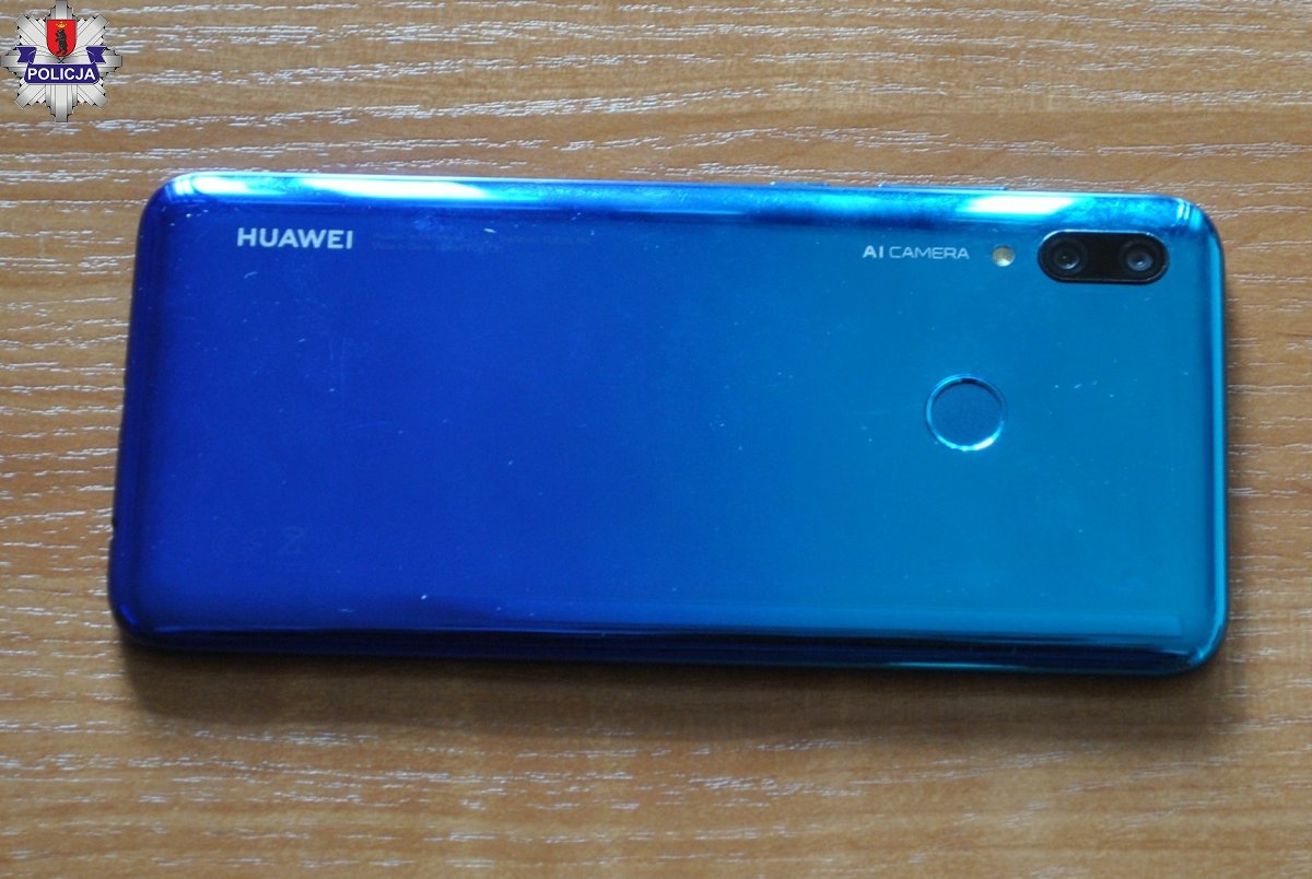 Policjanci  szukają właściciela smartfona Huawei  - Zdjęcie główne