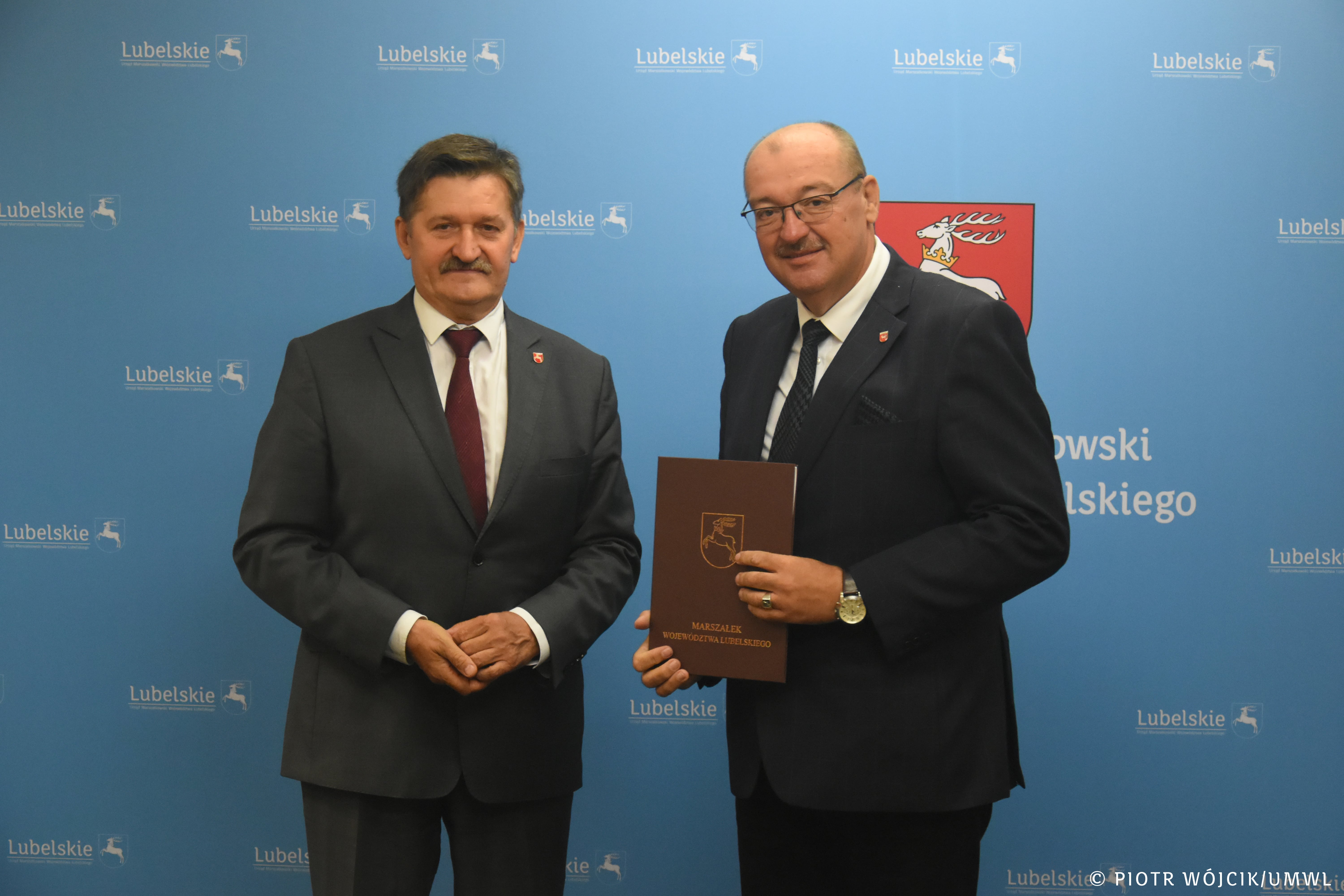 Podpisanie umów na modernizację lub budowę dróg dojazdowych
