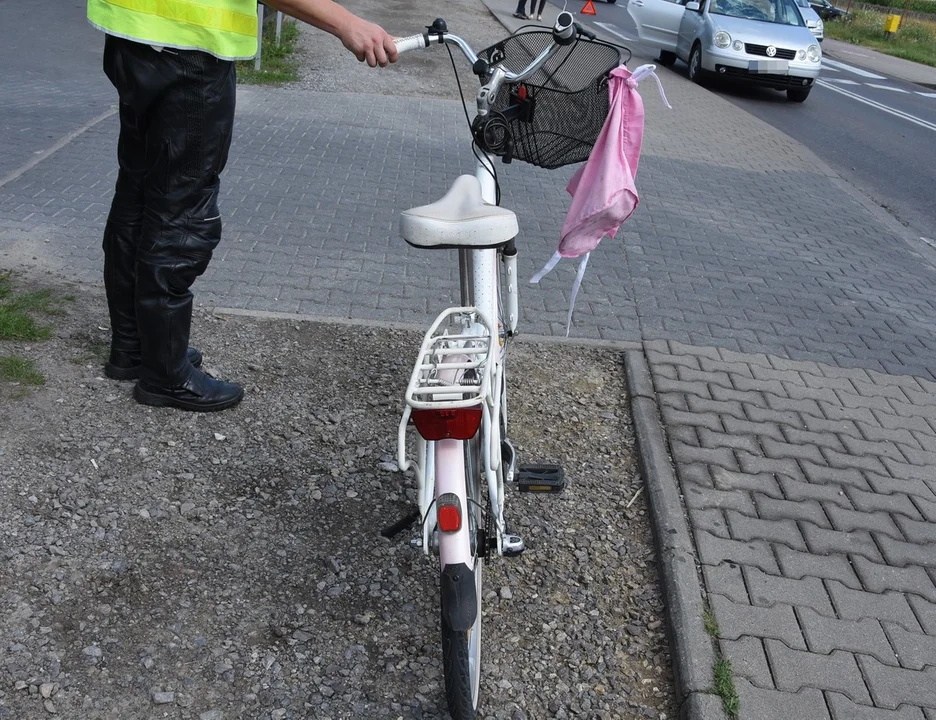 Powiat łukowski: Nastolatka wjechała rowerem na przejście dla pieszych. Potrącił ją samochód - Zdjęcie główne