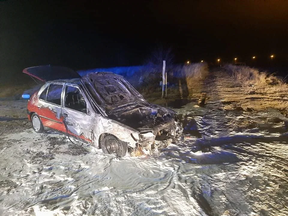 Parczew: Nocny pożar samochodu. Paliło się wnętrze auta - Zdjęcie główne