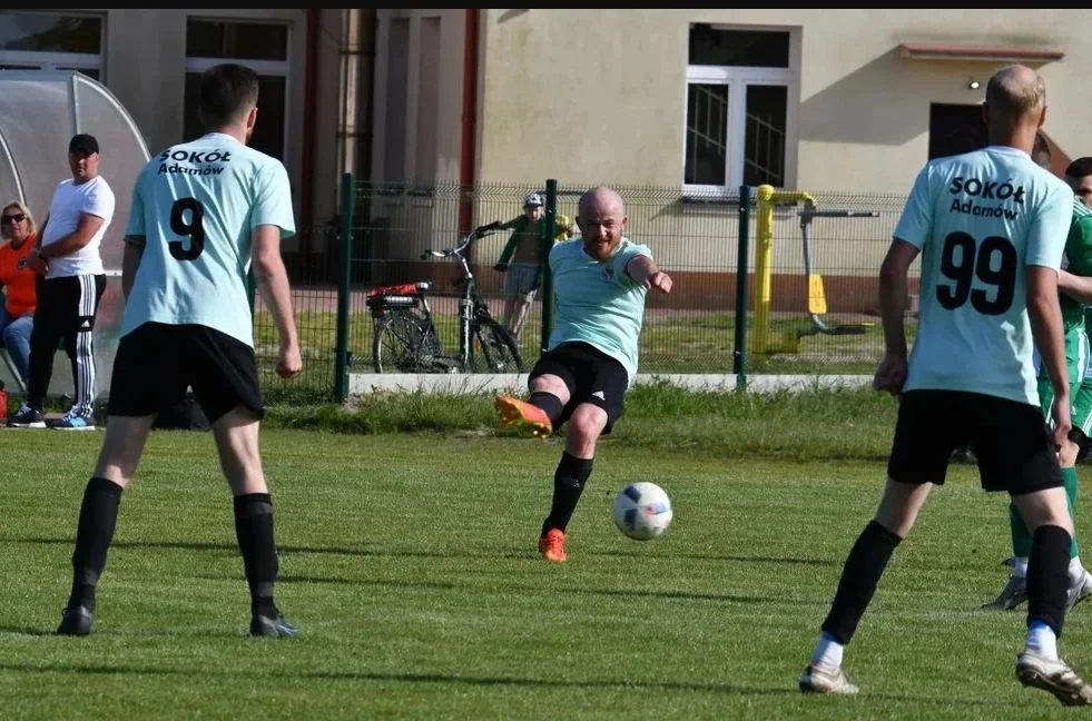 Przetarg na remont stadionu w Adamowie unieważniony. Dlaczego? - Zdjęcie główne