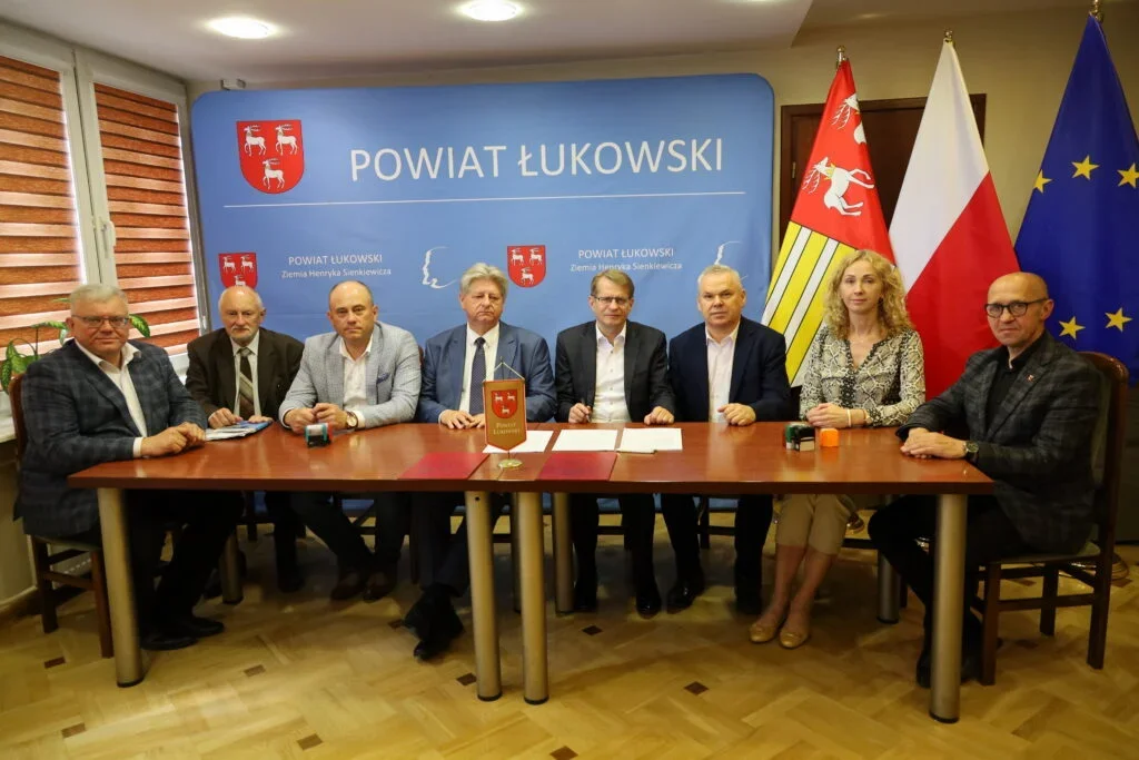 Powiat Łukowski. Kolejna umowa na przebudowę drogi podpisana - Zdjęcie główne