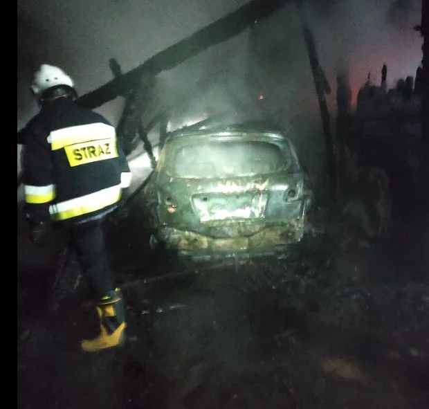 Ogromny pożar w powiecie łukowskim. Spłonął samochód - Zdjęcie główne