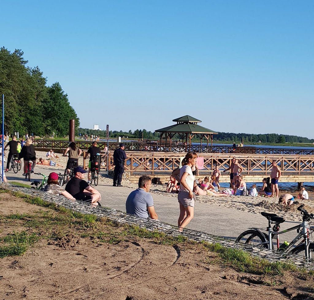 W niedzielę wiele osób pojechało wypocząć nad zalew Zimna Woda. Interweniowała policja  