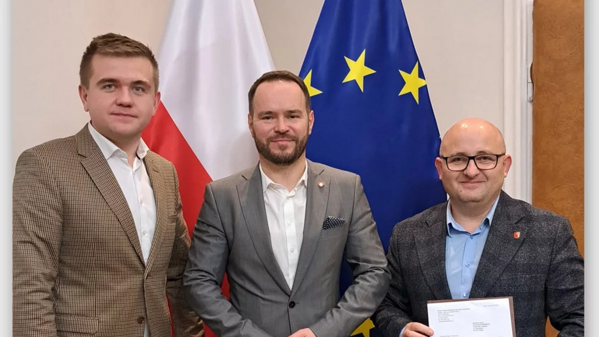 Złożyli  do wojewody petycję o powstanie punktu paszportowego w Łukowie - Zdjęcie główne