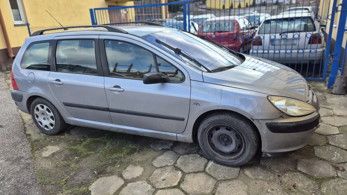 Popił z partnerką,  a potem zabrał ją do samochodu na naukę jazdy! Ich „wężyk” zaalarmował innych kierowców! - Zdjęcie główne