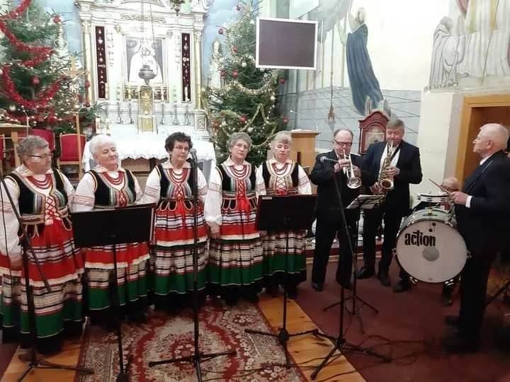 Wykonawcy zaśpiewali kolędy i pastorałki. 