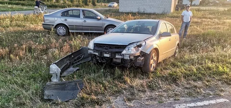 Wypadek w Okrzei. Jeden z kierujących trafił do szpitala - Zdjęcie główne