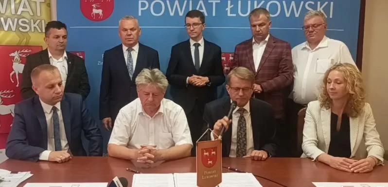 Samorządowcy podpisali umowę z wykonawcą inwestycji drogowych - Zdjęcie główne