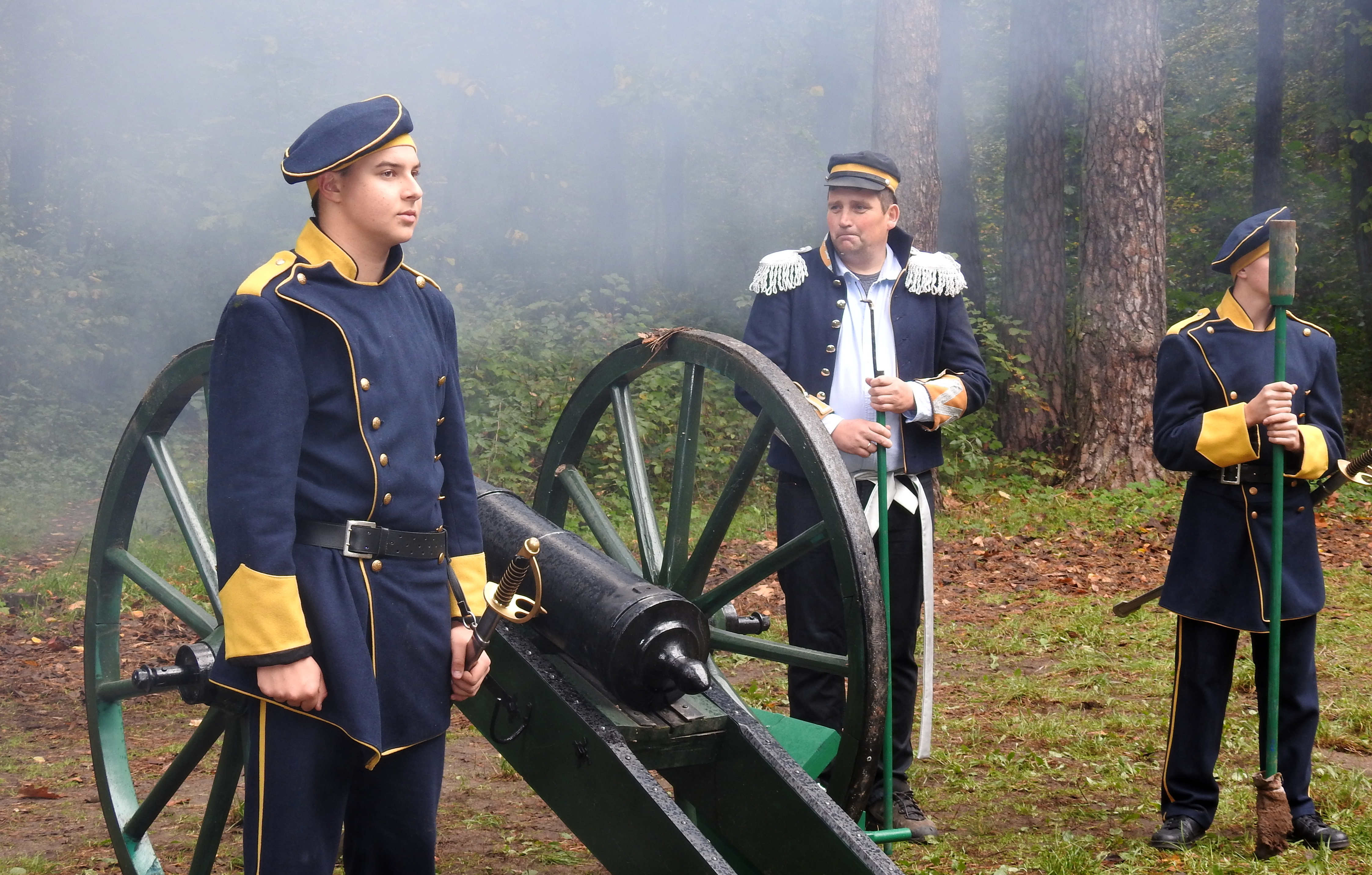 STOCZEK ŁUKOWSKI. Strzelali z armaty. Bawili się na pikniku historycznym  - Zdjęcie główne