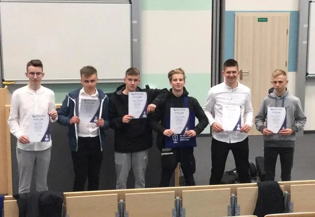 Kolejni uczniowie ze szkoły w Łukowie otrzymali stypendium "Lubelskiej kuźni talentów 2021-2023" - Zdjęcie główne
