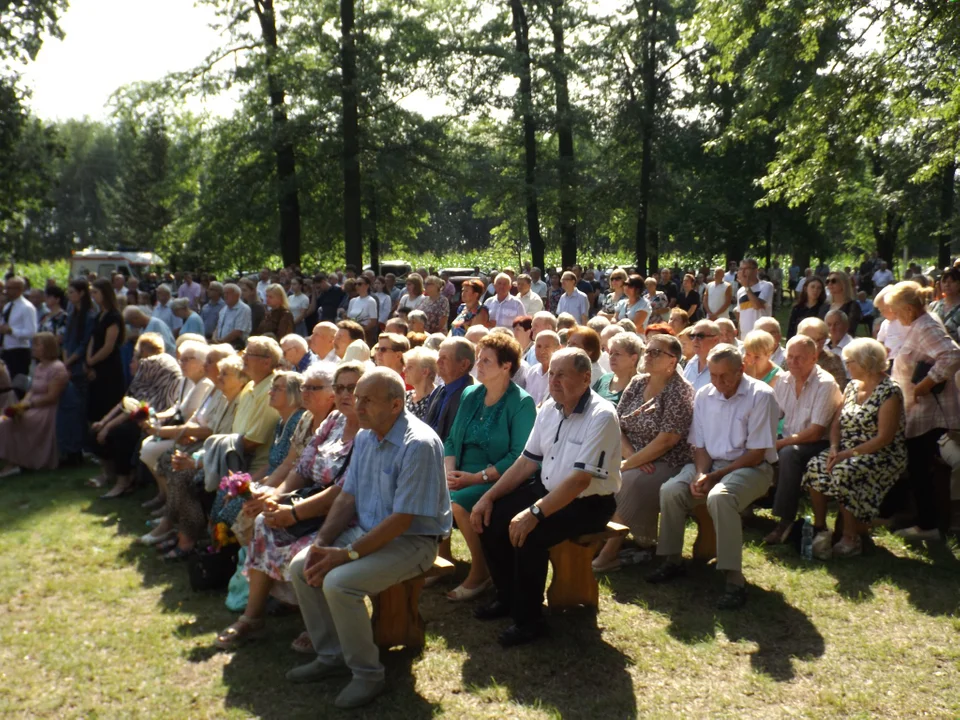 Uroczystości Święta Wojska Polskiego (ZDJĘCIA). Na cmentarzu wojennym przy ul. Strzelniczej w Łukowie - Zdjęcie główne