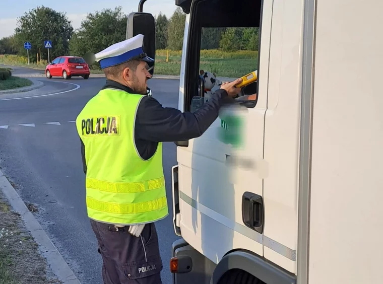 Od rana sprawdzają trzeźwość kierowców. Trwa akcja policji - Zdjęcie główne