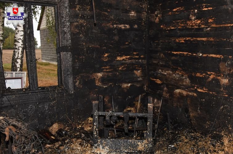 WNĘTRZNE: W ogniu stanął drewniany dom. Zmarł 42-latek - Zdjęcie główne