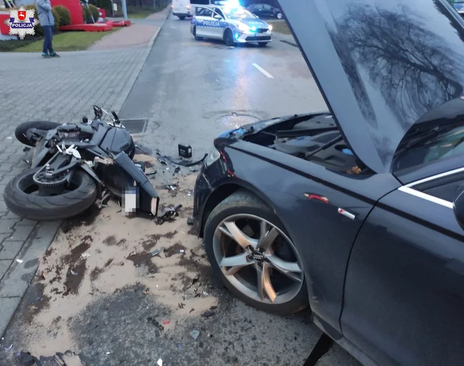 Powiat opolski: Zderzenie osobówki z motocyklem w Poniatowej. Motocyklista w szpitalu - Zdjęcie główne
