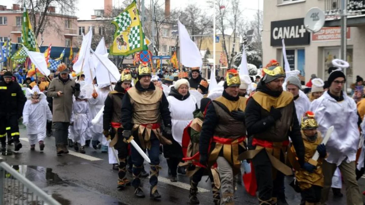 Chcesz strój na orszak Trzech Króli przyjdź do parafii - Zdjęcie główne