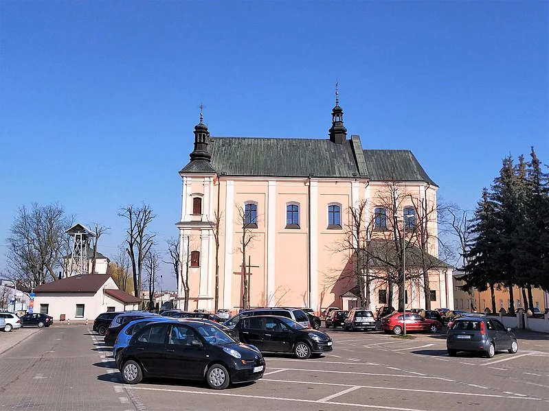 Akcja na wysokości! Strażacy naprawili naderwany parapet na kościele - Zdjęcie główne