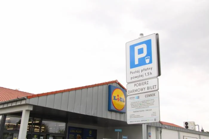 Płatny parking pod Lidlem w Łukowie. Klienci niezadowoleni "To jest skandal" - Zdjęcie główne