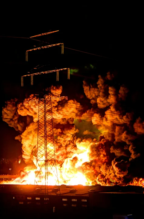 Bezpieczeństwo na pierwszym miejscu: Lampy Przeciwwybuchowe w Środowiskach Zagrożonych - Zdjęcie główne