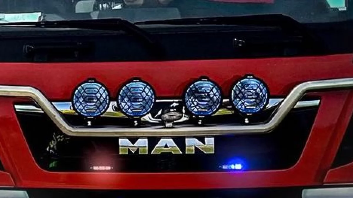 Opel Corsa potrącił kobietę na przejściu. Interweniowały służby ratunkowe - Zdjęcie główne