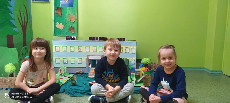 ŁUKÓW. Przedszkolaki z "Dwójki" i rodzice wykonali makietę "Przedszkola przyszłości" (ZDJĘCIA) - Zdjęcie główne