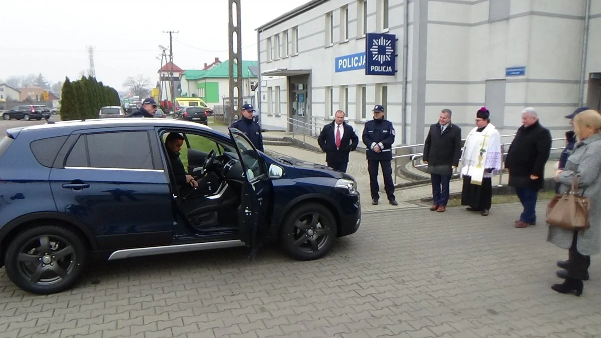 Powiat siedlecki: Komenda Policji z Mordach ma nowe suzuki SX4. Nieoznakowany wóz będzie jeździł w Zbuczynie - Zdjęcie główne