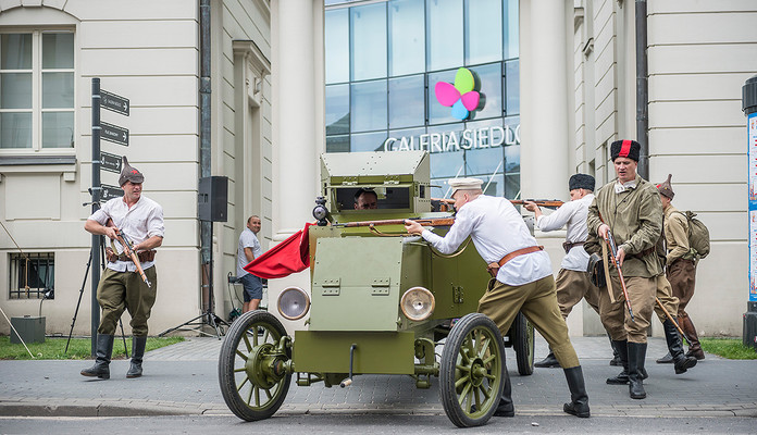 Piknik historyczny przy Galerii - Zdjęcie główne