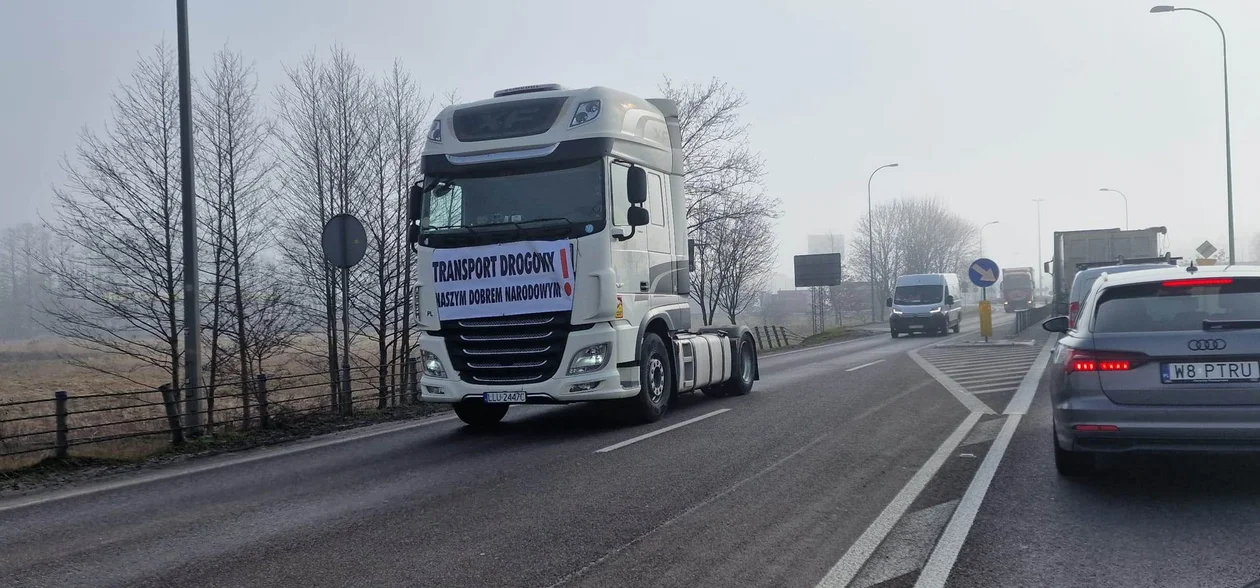 Obwodnica w Białkach zablokowana. Jadą strajkować - Zdjęcie główne