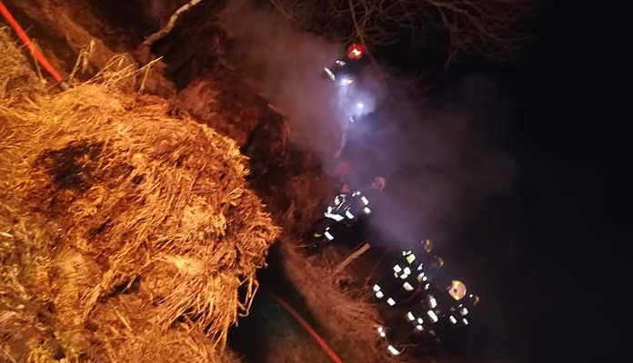 Pożar bel siana w Czepielinie - Zdjęcie główne