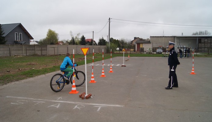 Policjanci przeprowadzili egzamin na kartę rowerową - Zdjęcie główne