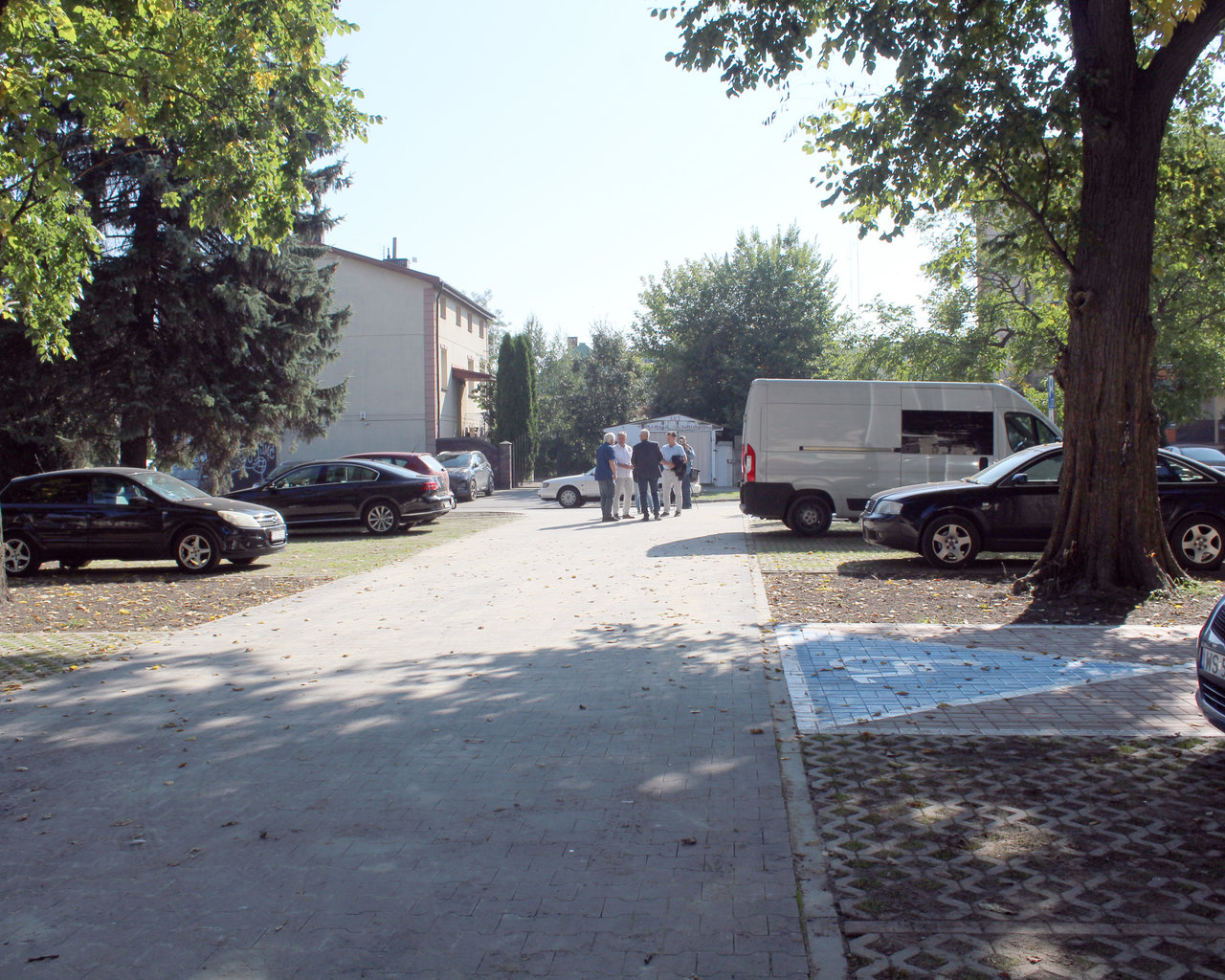 Nowy parking na ul. Starowiejskiej. Powstał z inicjatywy obywatelskiej - Zdjęcie główne