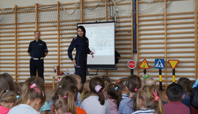 Policjanci z wizytą u przedszkolaków - Zdjęcie główne