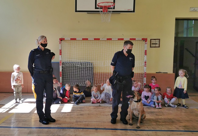 Policjanci spotkali się z uczniami - Zdjęcie główne